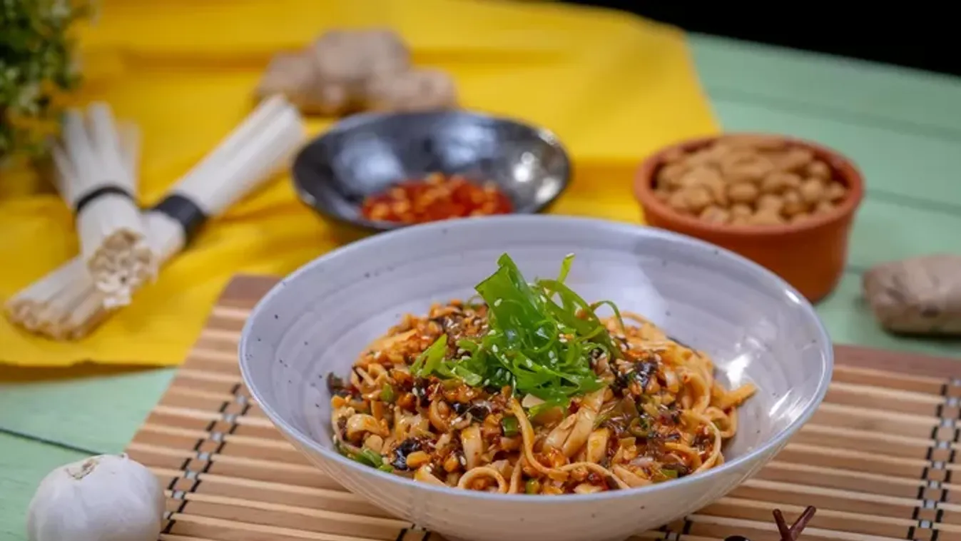 Pár perc alatt elkészül a legfinomabb kínai tészta, erre a receptre neked is szükséged van