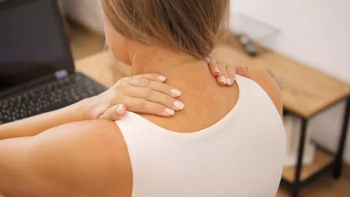 9 házi praktika, hogy gyorsan enyhüljön a nyakfájás