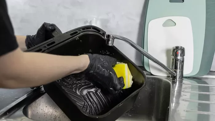 Így tisztítsd meg az air fyrert az odaégett tojástól
