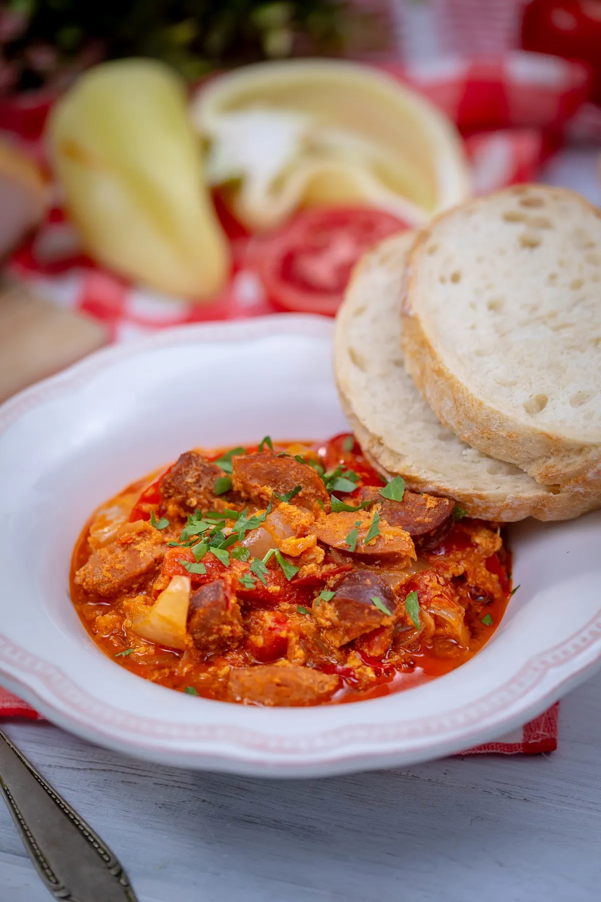 Kolbászos-tojásos lecsó