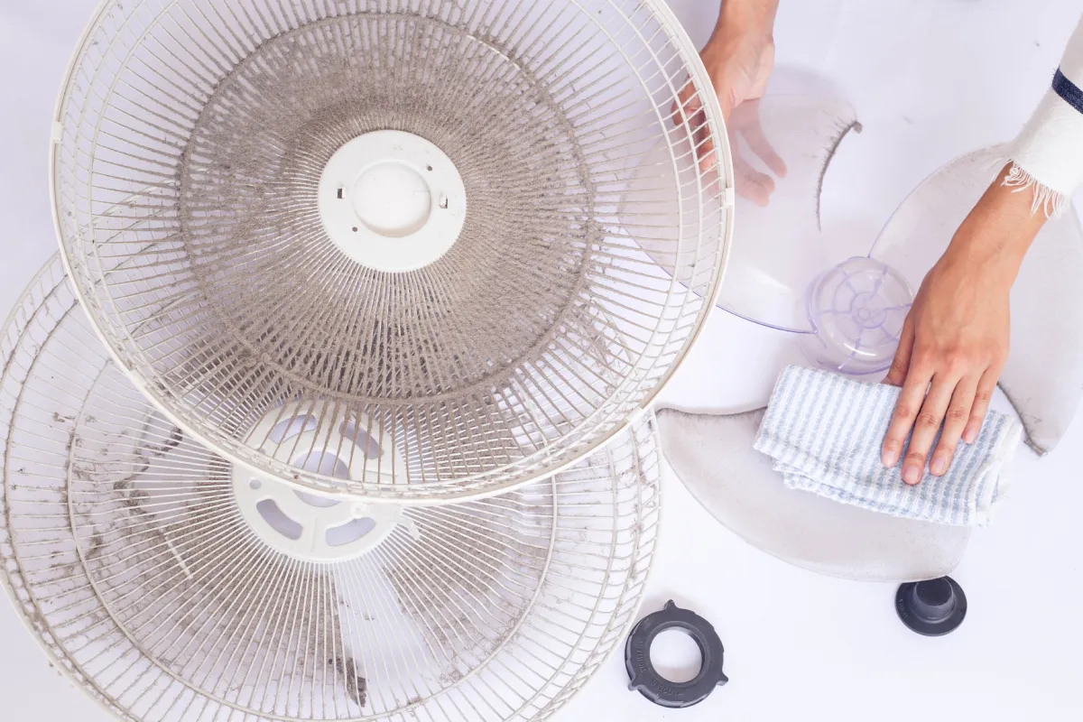 A ventilátoron lerakódott kosz motorhibákhoz vezethet, ami túlmelegedést és az eszköz korai halálát eredményezheti