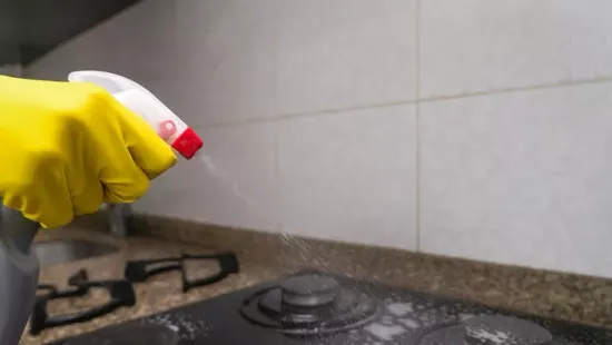 Házi tisztítószer fillérekből: nem hiszed el, mit kell az ecethez keverni a hatás érdekében