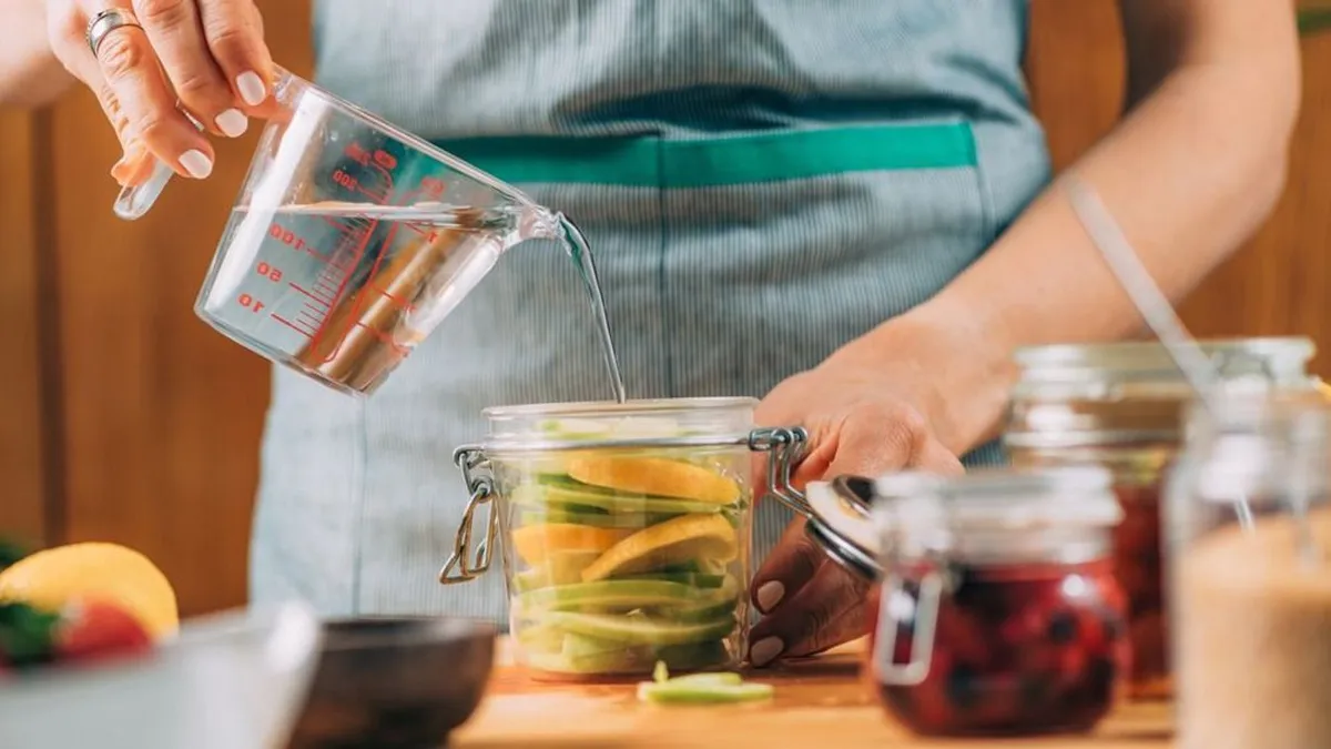 A savanyított alma jól illik a sültek mellé