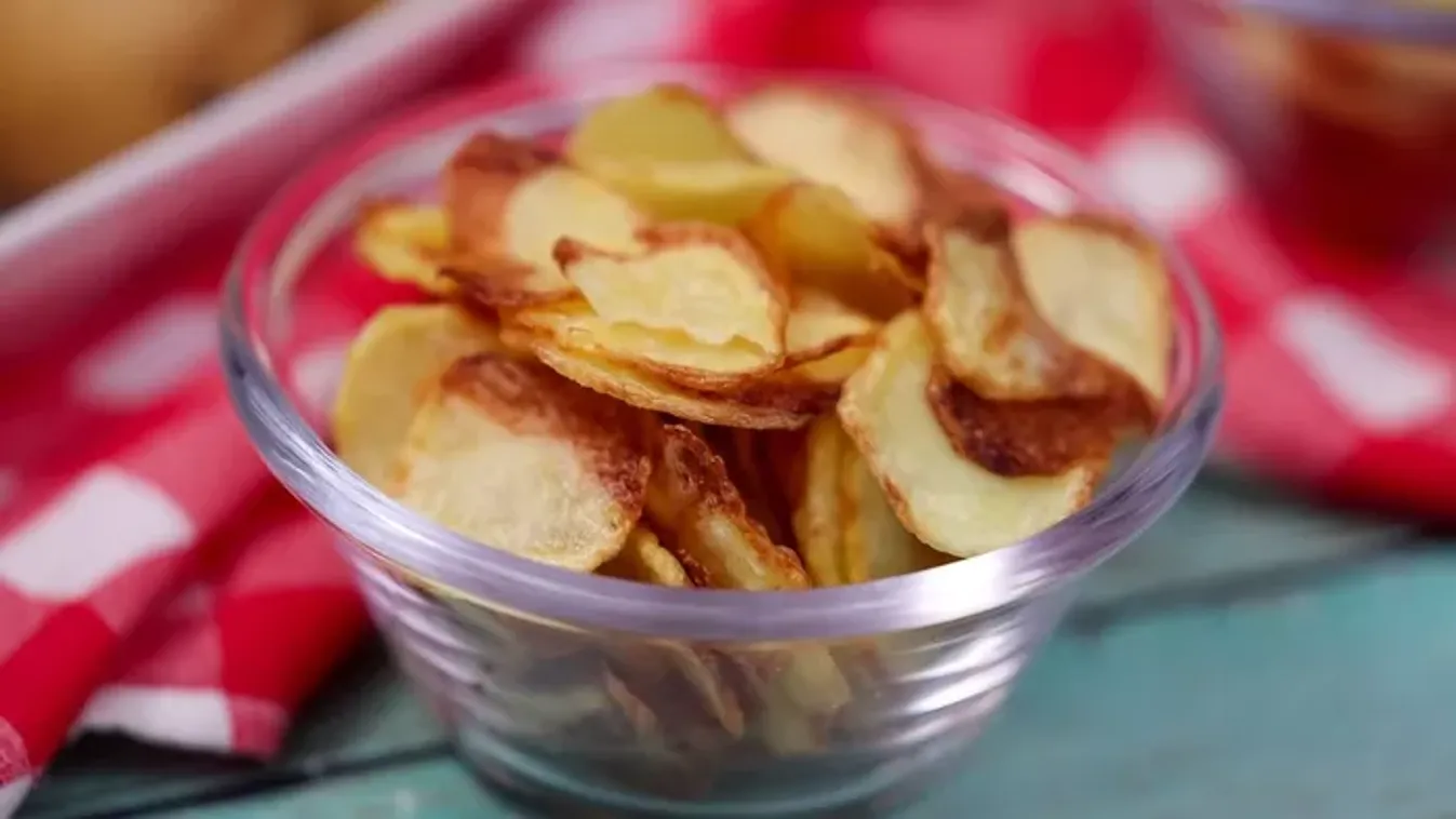 Házi burgonyacsipsz sütőben: ezerszer jobb, mint a bolti változat!