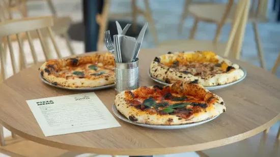 Megnyílt Budapest legújabb nápolyi stílusú pizzériája, a Pizziozo