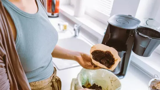 Te átöblíted a kávéfilter papírt használat előtt? Ezért baj, ha kimarad ez a fázis!