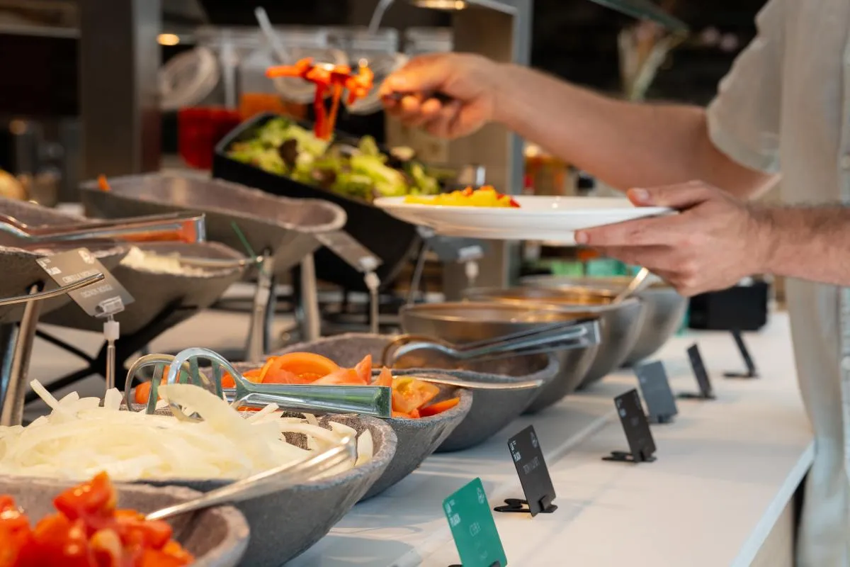 A svédasztal kedvelt étkezési forma a nyaralók körében