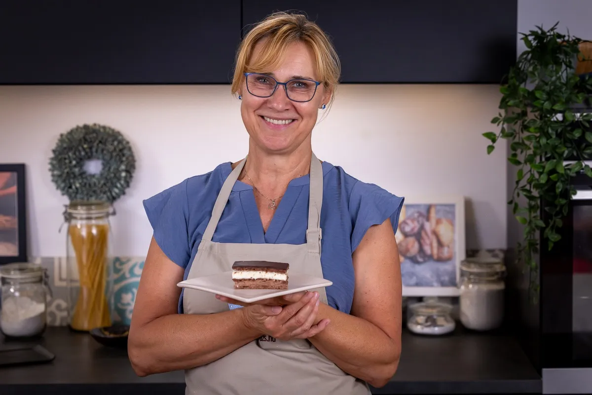 Így készíti Farkasinszki Ildikó a vadász szeletet, a kakaós-kókuszos süteményt