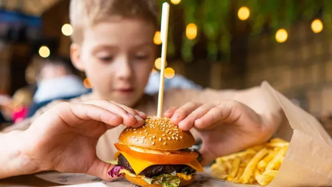Nem vicc: a gyerekmenü lett a legújabb divat a felnőttek körében