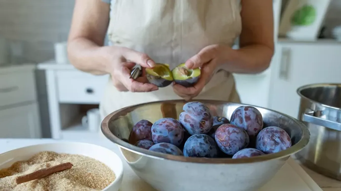 Ezzel a trükkel többé nem macera a szilvapucolás, odáig vannak érte a háziasszonyok