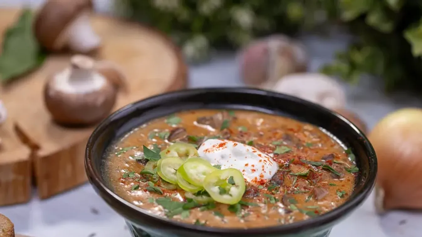 Tejfölös gombaleves