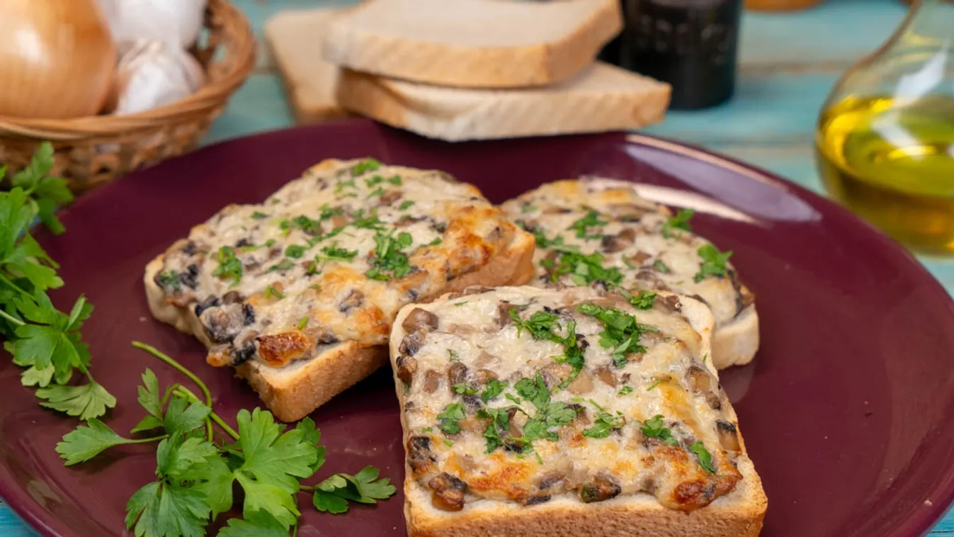Gombás-sajtos melegszendvics recept