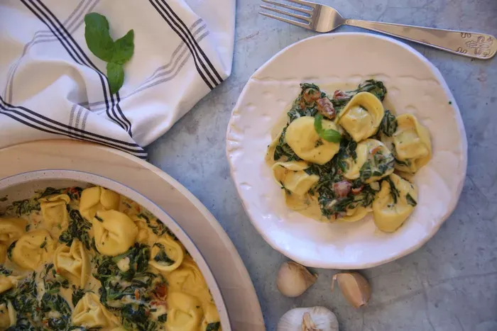 Spenótos-aszalt paradicsomos tortellini recept