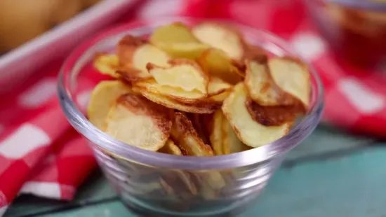 Házi burgonyacsipsz sütőben: ezerszer jobb, mint a bolti változat!