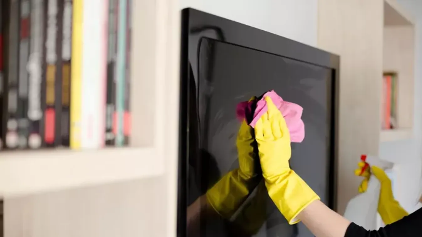 Ha így takarítod a tévét, pillanatok alatt tönkremegy
