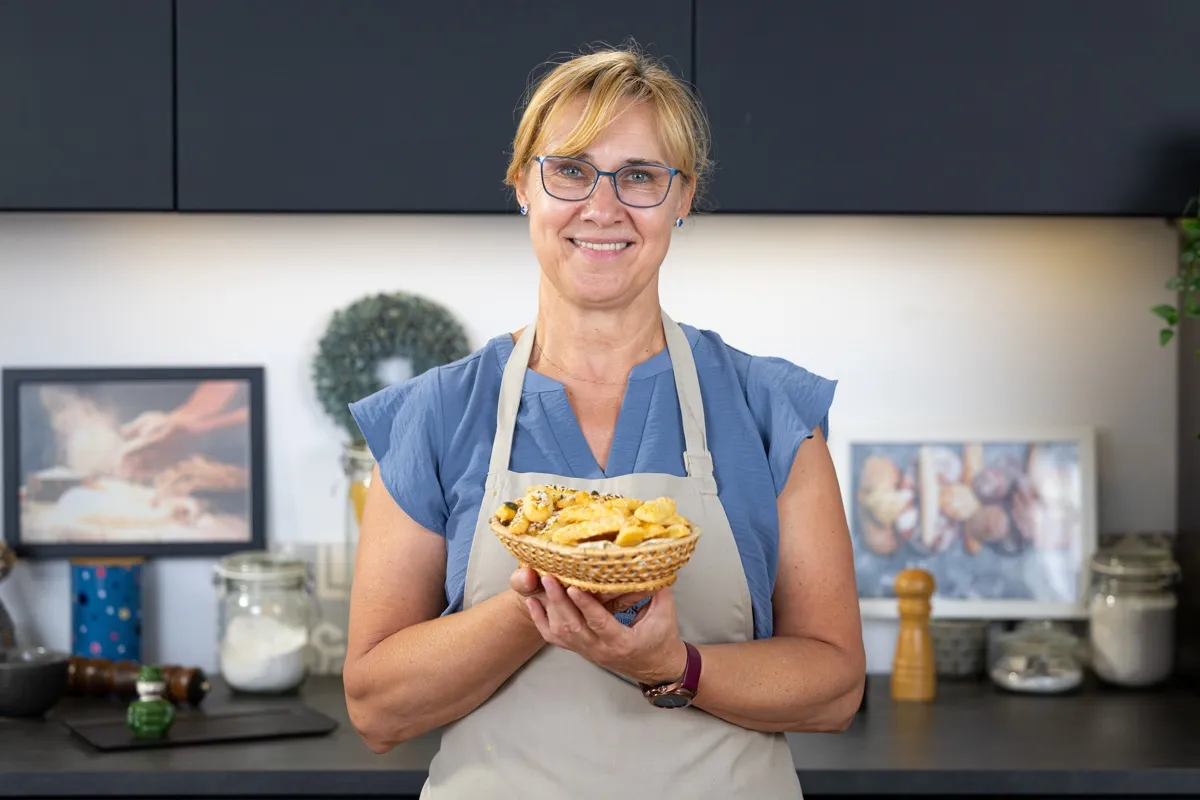 Íme Farkasinszki Ildikó receptje, így lesz a legfinomabb a sajtos rúd