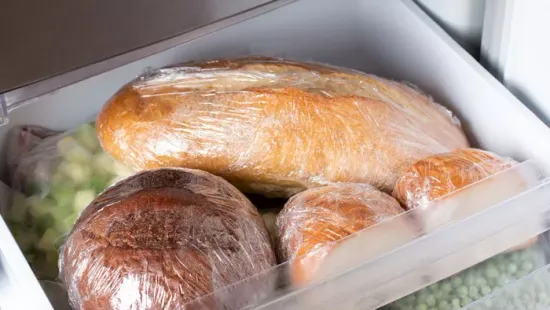Állítják a tudósok: egészségesebb a kenyér, ha lefagyasztjuk és újrasütjük!