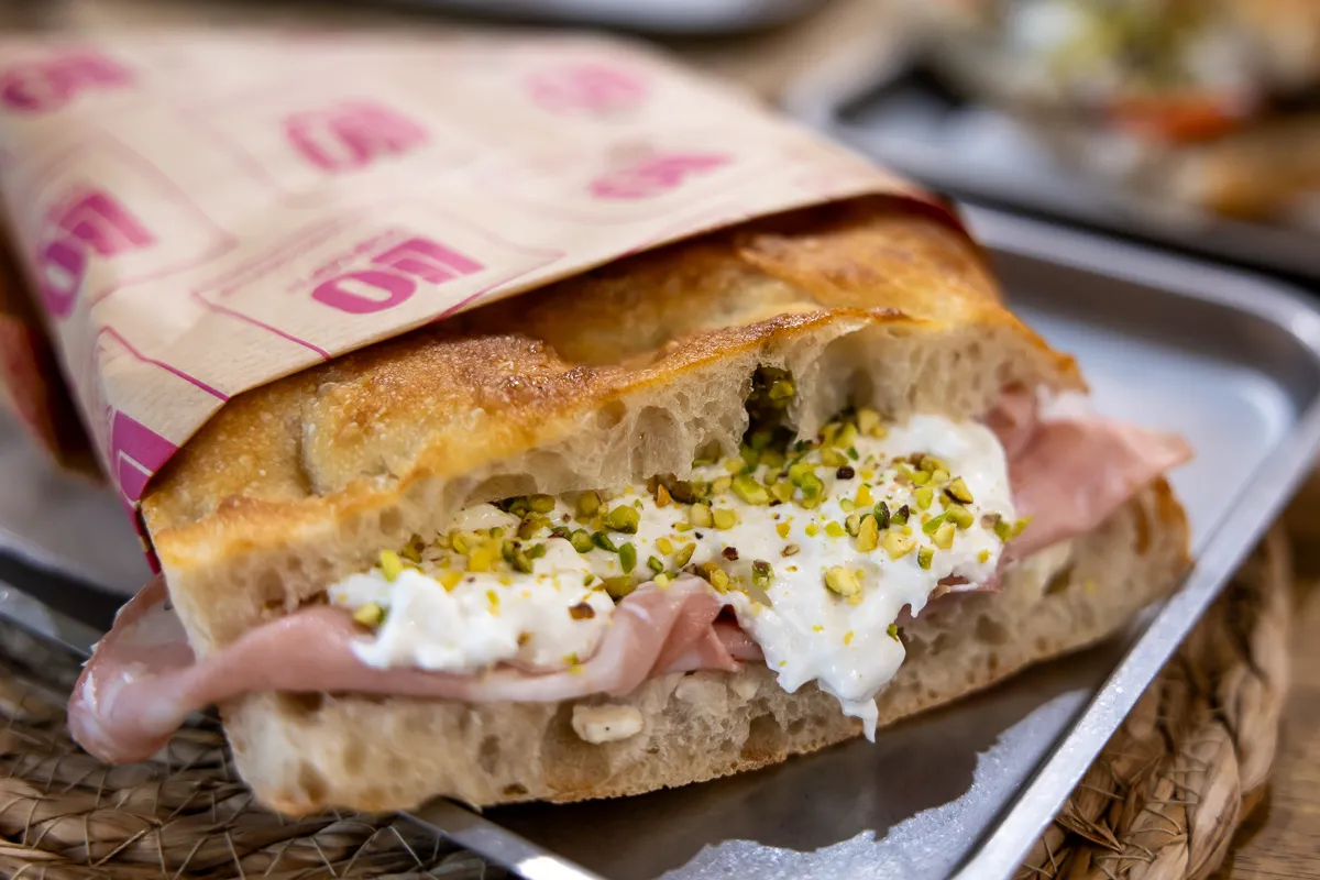 Négyféle szendvics kapható, az egyikben mortadella és pisztácia is van