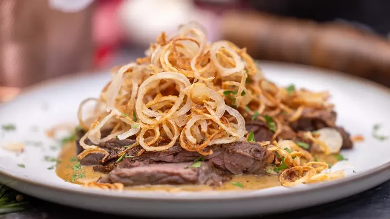 A hagymás rostélyos titka: így lesz szaftos és ízletes a sült hús