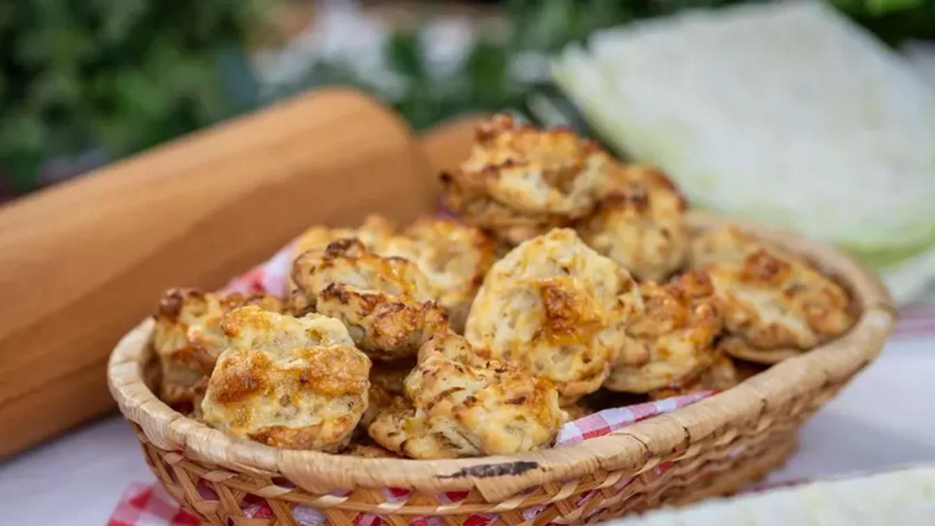 A dédi sem csinálta másképp a káposztás pogácsát, a zsírtól lesz porhanyós, a cukortól pedig picit édes