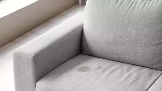 Kanapétisztítás házilag: ez a trükk fillérekből varázsolja újra a bútort!