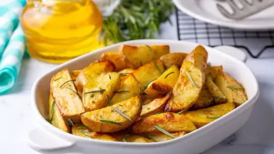 Kívül ropogós, belül omlós: ettől a hozzávalótól lesz tökéletes a sült krumpli