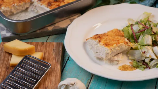 Szaftos és ízletes: így készül a tejfölös, füstölt sajtos csirkemell