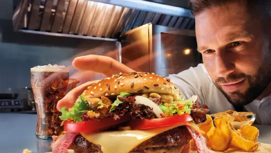 Most mindenki erről beszél - Rácz Jenő a McDonald's-nak dolgozik