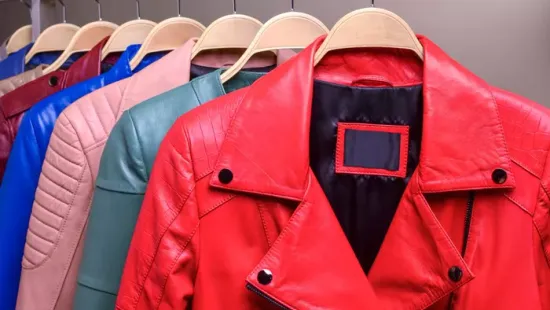 Így tisztíthatod ki a kedvenc bőrkabátodat anélkül, hogy tönkretennéd