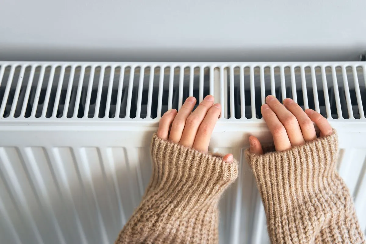 Megy a fűtés, mégis fázol? Több probléma is állhat a háttérben!