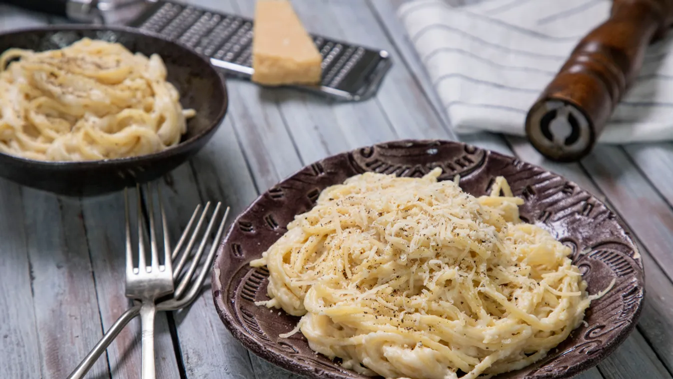 A legegyszerűbb parmezános tészta - 5 hozzávalóból recept