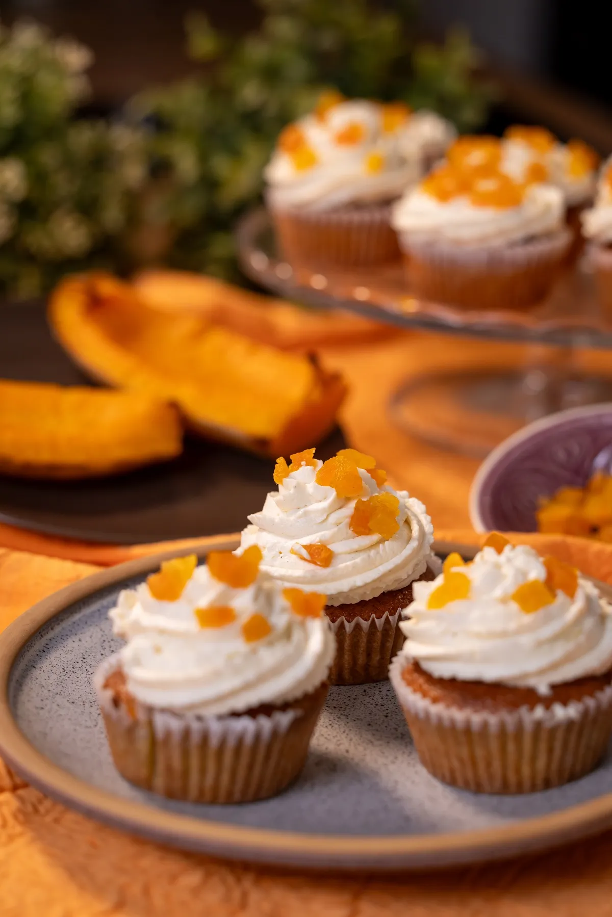 Habos mascarpone és aszalt sárgabarack is díszíti ezt a sütőtökös capcake-et