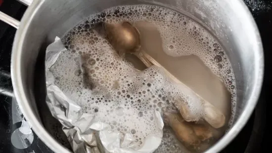 Ezüsttárgyak tisztítása házilag: az alufóliás trükktől leesik az állad!