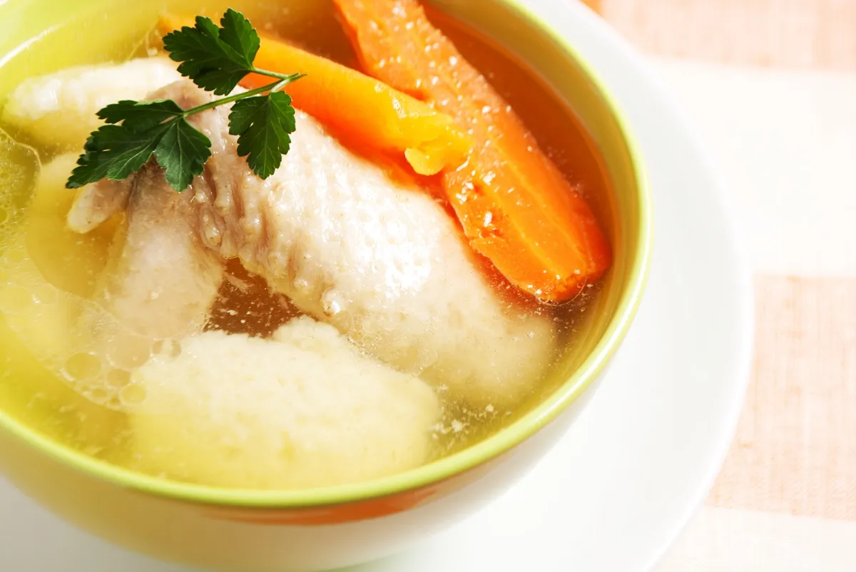 A maradék szárnyvégekből szuper húsleves készíthető