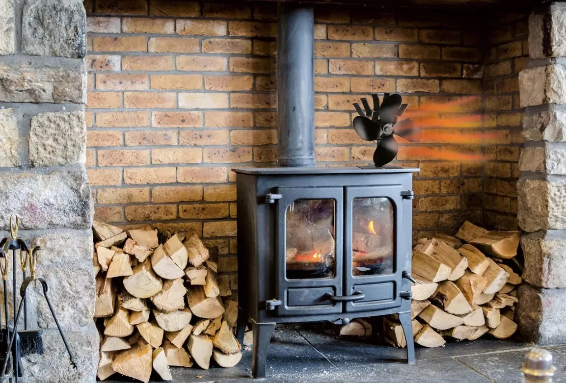 A Lidlben beszerezhető kandallóventilátorral csökkenthetők a fűtési költségek