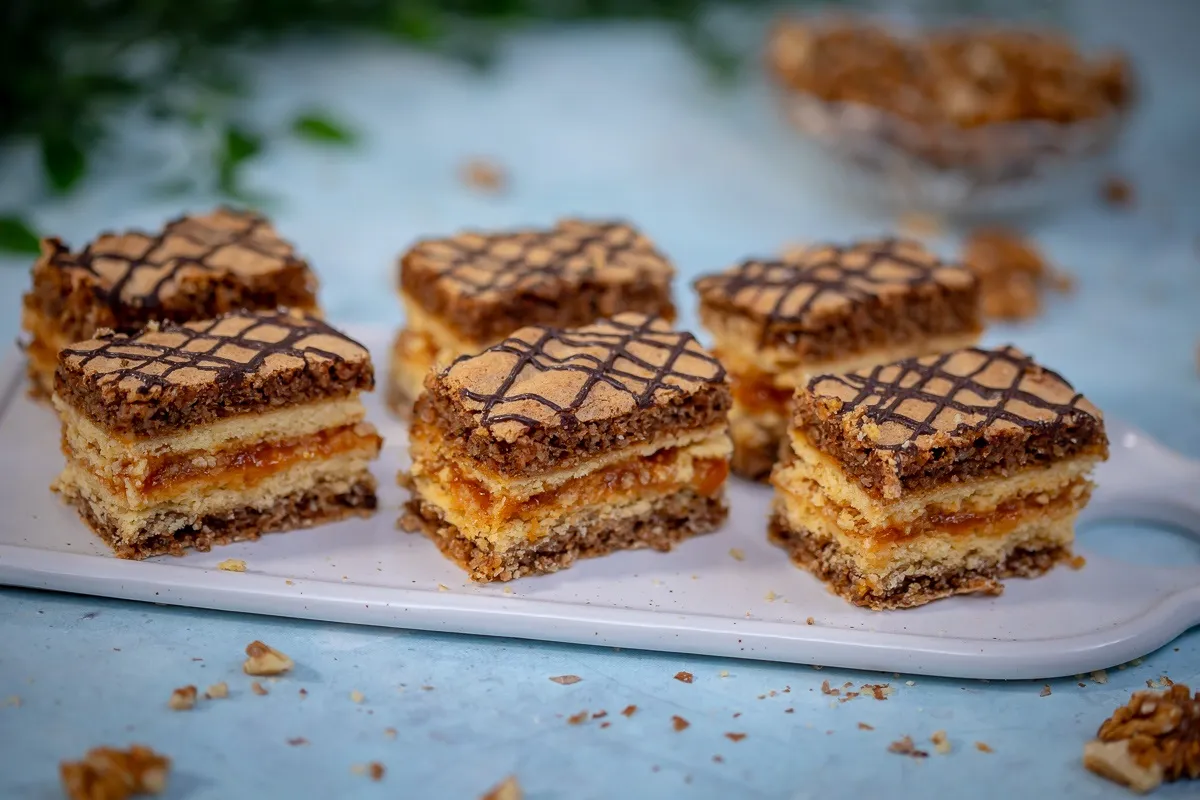 Fantasztikus őszi sütemények: a székely tésztába dió és a nyáron eltett baracklekvár kerül