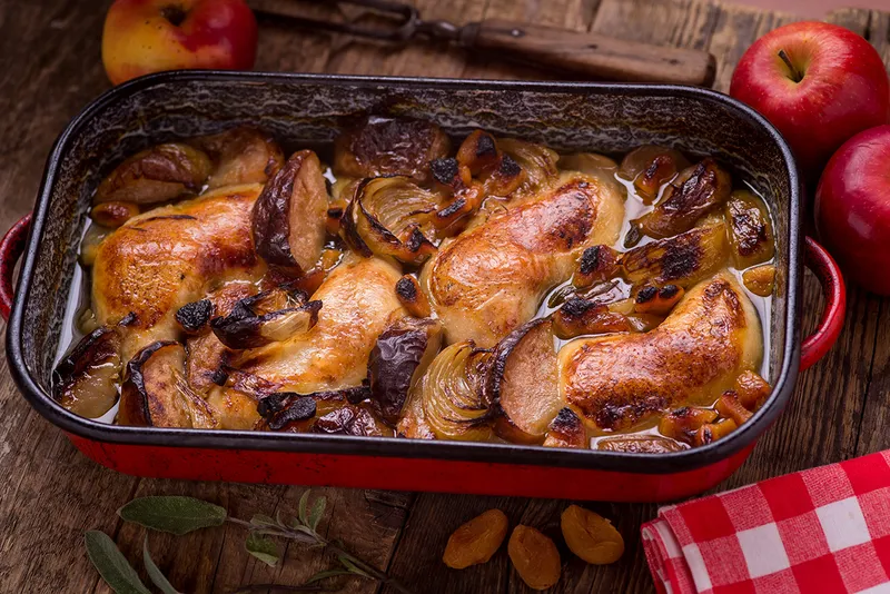 Sült csirkecomb almával