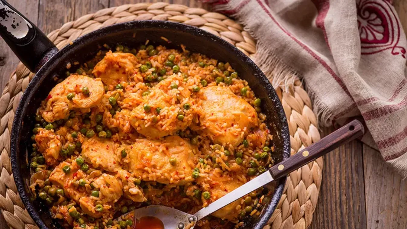 Serpenyős rizibizi csirkével