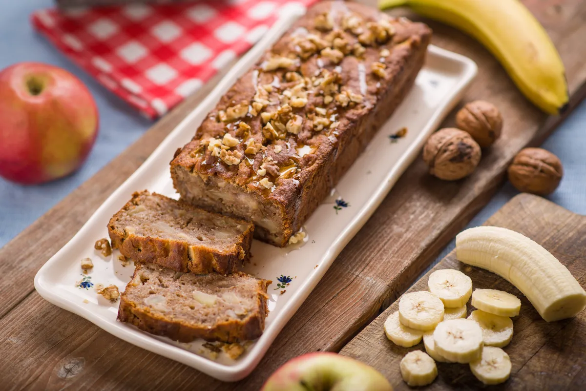 Illatos, puha almás-diós banánkenyér őszre: banánnal, mézzel és fahéjjal készült házi sütemény, amely egyszerre laktató és melengető