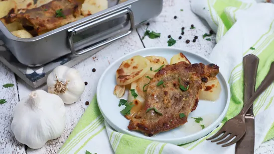 Így lesz vajpuha a tepsis tarja, a mustáros pác a kulcs!