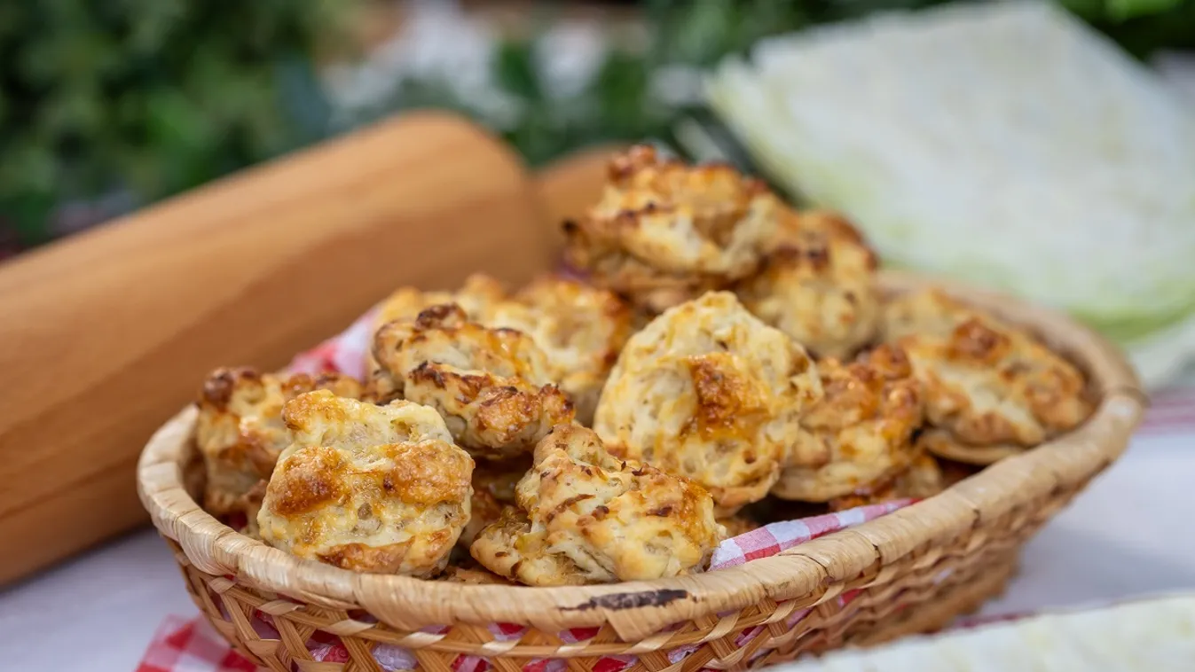 Káposztás pogácsa