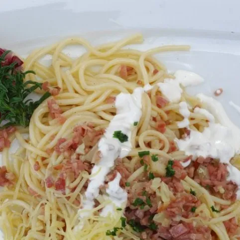 Sajtos-sonkás spagetti