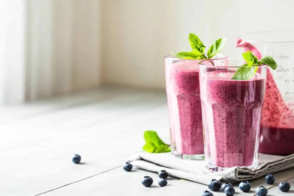 Az immunrendszer hálás az áfonyás-kivis-gyömbéres smoothie-ért