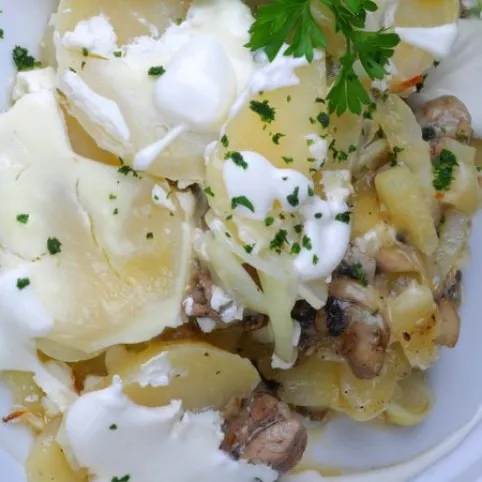 Húsos-gombás rakott krumpli 