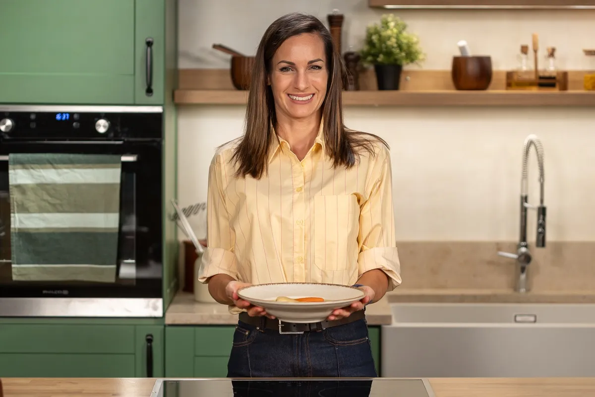 Íme Lengyel Erika receptje: így készíti ő az aranyló húslevest