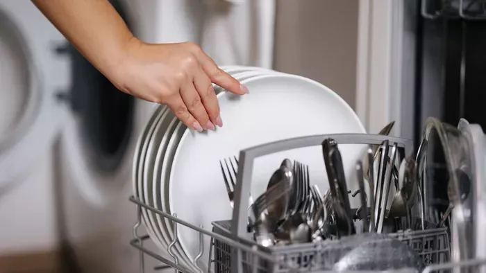 Nem mindegy, mi hova kerül! Így kell helyesen bepakolni a mosogatógépet