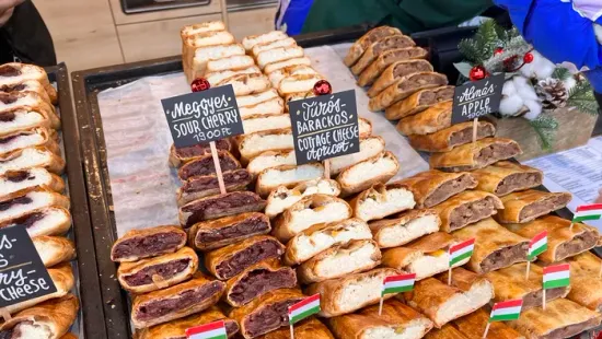 Jól lehet lakni 5000 forintból a budapesti karácsonyi vásárban?