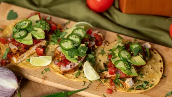 Mexikói hangulat otthon: csirkés taco, amit percek alatt elkészíthetsz