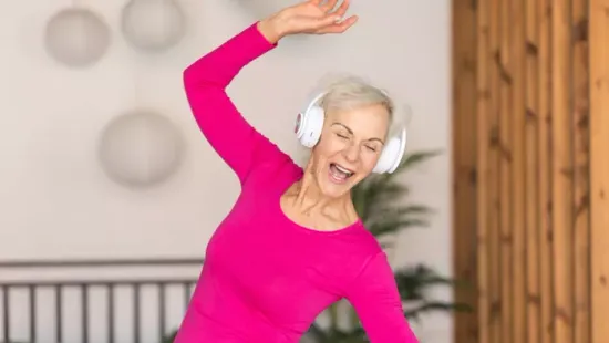 50 felett is bombaformában? Ezzel a pár perces japán gyakorlattal újra energikus leszel!