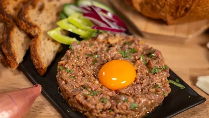 Tatár beefsteak (tatárbifsztek)